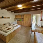 Pod Pergolou Apartamento Bořetice