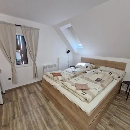 Apartment Pod Pergolou *